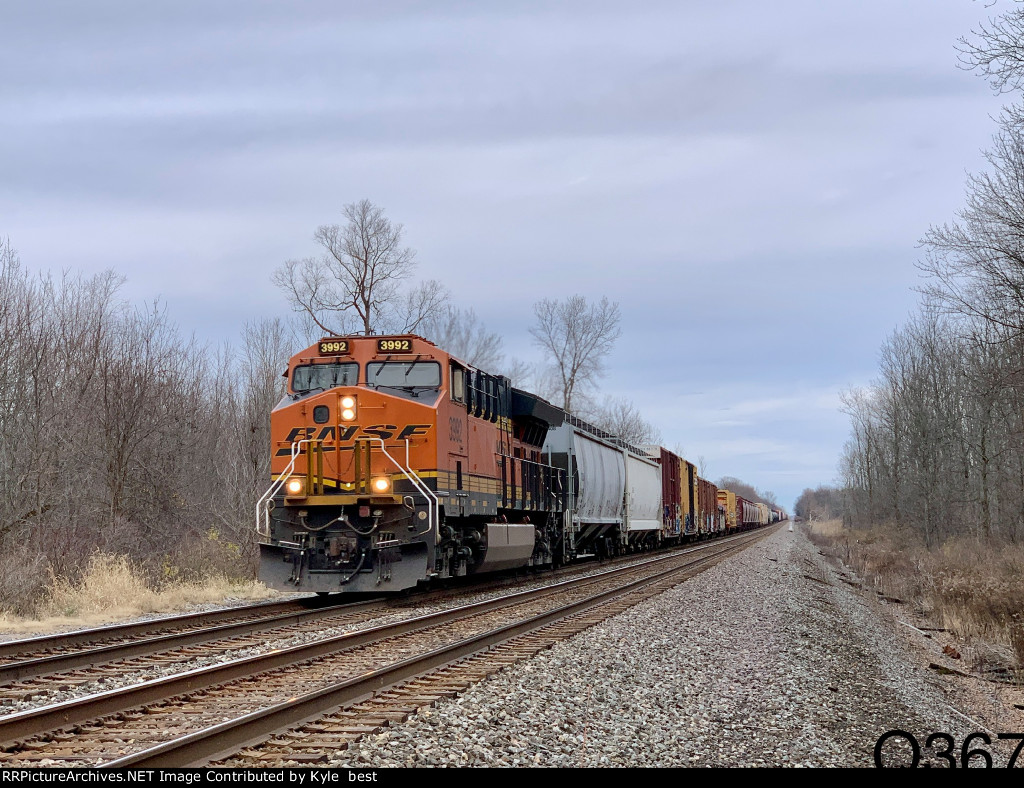 BNSF 3992 on Q367